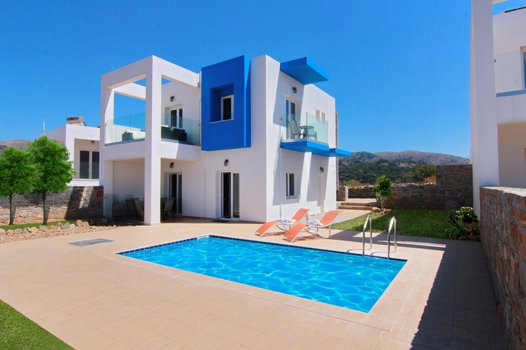 3 bedrooms Villa in Neapoli, Greece No. 3630