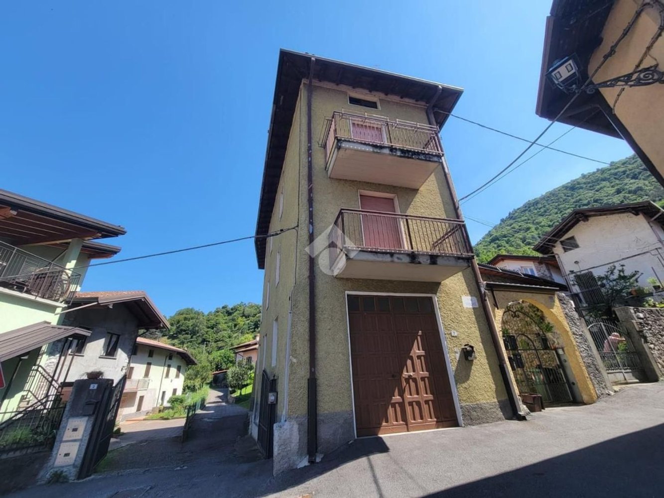 6 rooms House in Artogne, Italy No. 309736