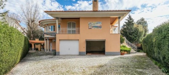 4 bedrooms Villa in Sintra, Portugal No. 96224 2