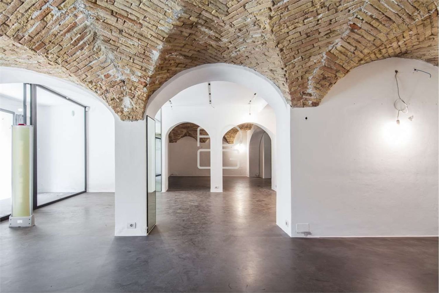 180m² Commercial property in Desenzano del Garda, Italy No. 89364