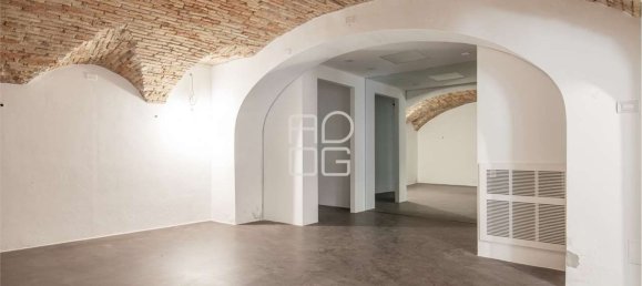 180m² Commercial property in Desenzano del Garda, Italy No. 89364 2