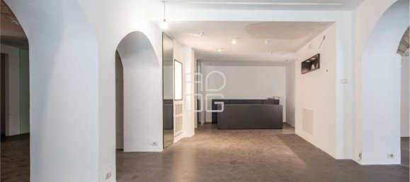 180m² Commercial property in Desenzano del Garda, Italy No. 89364 5