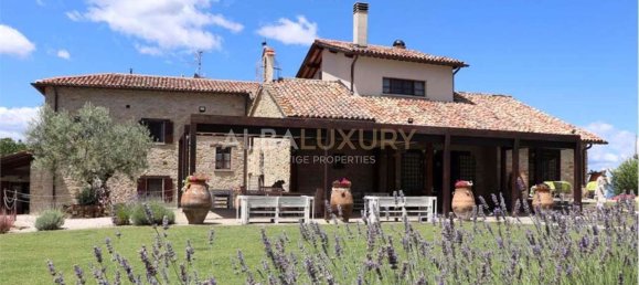 7 bedrooms Hotel in Monte Santa Maria Tiberina, Italy No. 118513 3