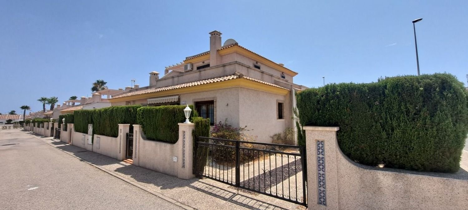 3 غرف نوم منزل في Alicante, Spain رقم 185575