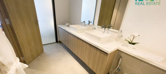 5 bedrooms Villa in Sharjah, UAE No. 31110 19