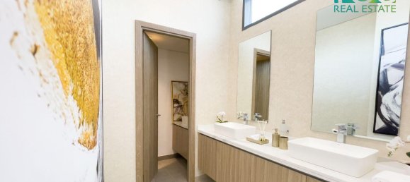 5 bedrooms Villa in Sharjah, UAE No. 31110 5