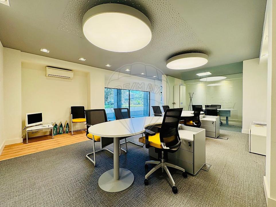 50m² Commercial property in Porto, Portugal No. 244876