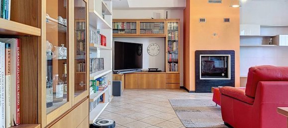 Квартира с 3 спальнями в Мерате, Италия № 335058 13