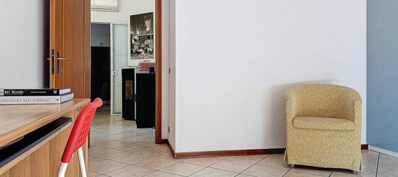 Квартира с 3 спальнями в Мерате, Италия № 335058 37