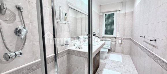 2 bedrooms Apartment in Rome, Italy No. 370197 3