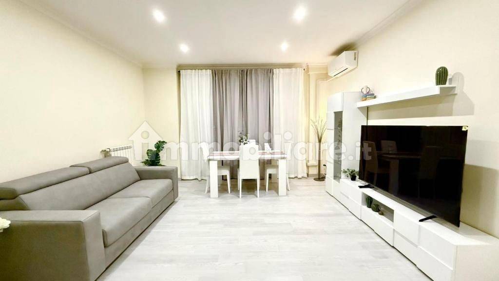 2 bedrooms Apartment in Rome, Italy No. 370197