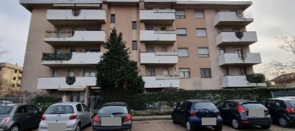 2-salle Appartement à Saronno, Italy No. 151946 3