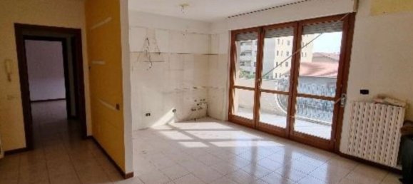 2-salle Appartement à Saronno, Italy No. 151946 10