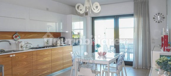 Apartamento de 3 dormitorios en Bari, Italy No. 330451 8