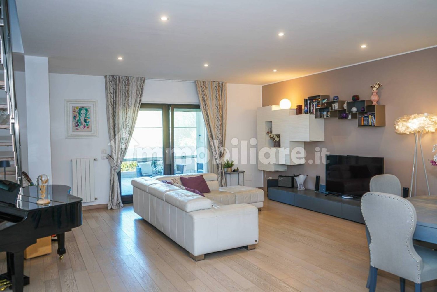 Apartamento de 3 dormitorios en Bari, Italy No. 330451