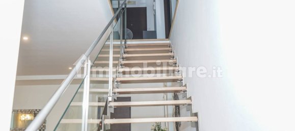 Apartamento de 3 dormitorios en Bari, Italy No. 330451 16