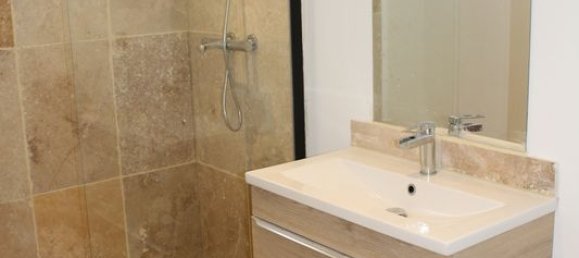 3 bedrooms House in Grignan, France No. 192815 2