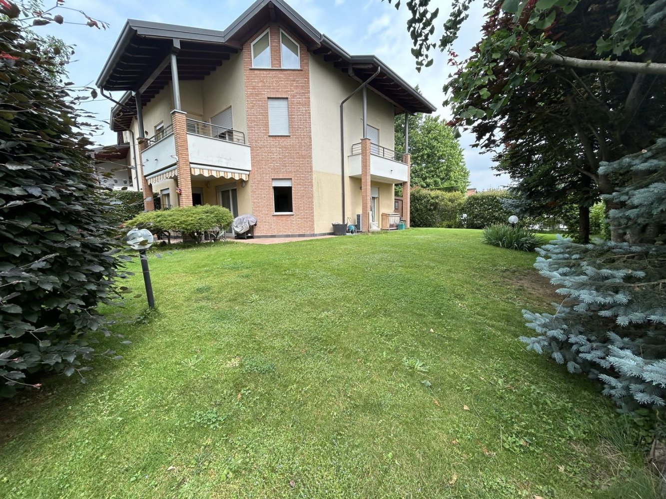 Apartamento de 4 dormitorios en Cadorago, Italy No. 361934