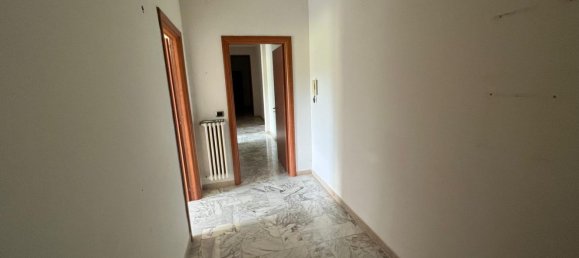 Apartamento de 5 habitaciónes en Avellino, Italy No. 24303 7