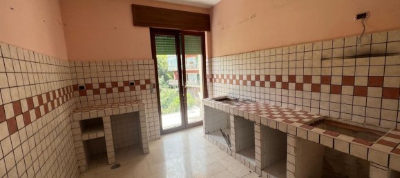 Apartamento de 5 habitaciónes en Avellino, Italy No. 24303 2