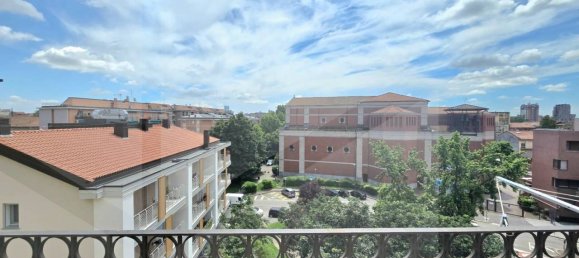 2-salle Appartement à Milan, Italy No. 242080 12