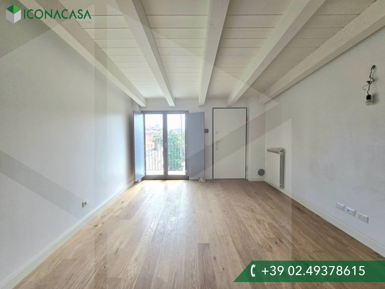 2-salle Appartement à Milan, Italy No. 242080