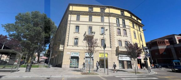 2-salle Appartement à Milan, Italy No. 242080 15