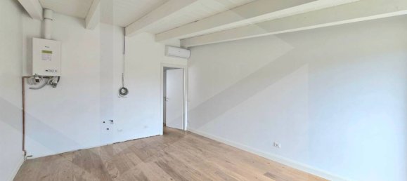 2-salle Appartement à Milan, Italy No. 242080 3