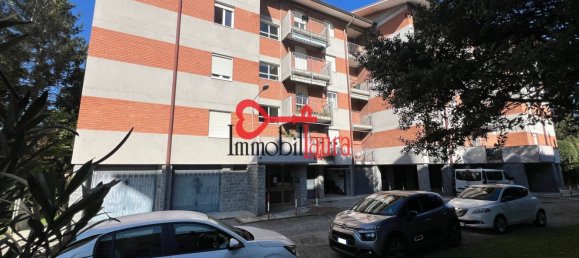 3-salle Appartement à Varese, Italy No. 180559 32