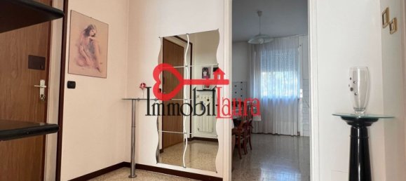 3-salle Appartement à Varese, Italy No. 180559 8