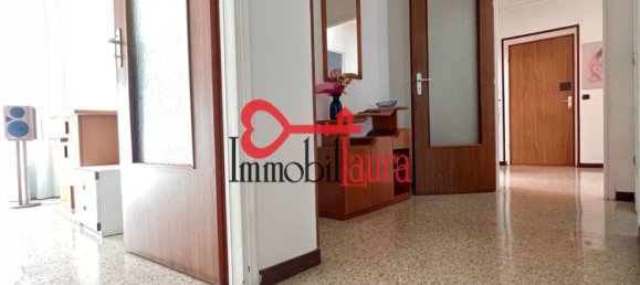 3-salle Appartement à Varese, Italy No. 180559 17