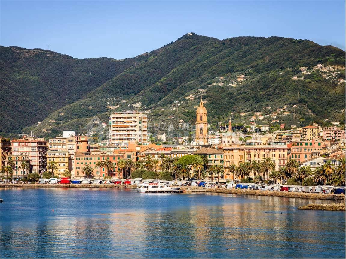 2 rooms Commercial property in Rapallo, Italy No. 329985