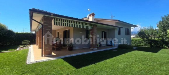 3 bedrooms Villa in Cassola, Italy No. 340996 2