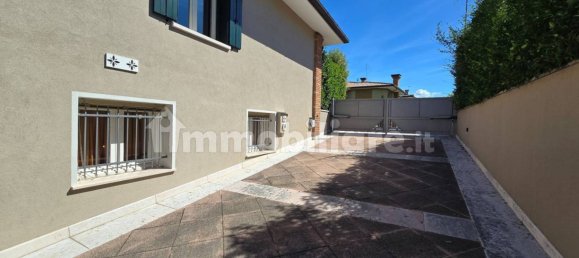 3 bedrooms Villa in Cassola, Italy No. 340996 9