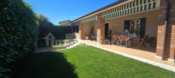 3 bedrooms Villa in Cassola, Italy No. 340996 5