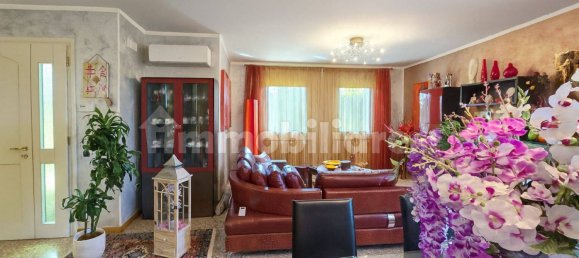 3 bedrooms Villa in Cassola, Italy No. 340996 11