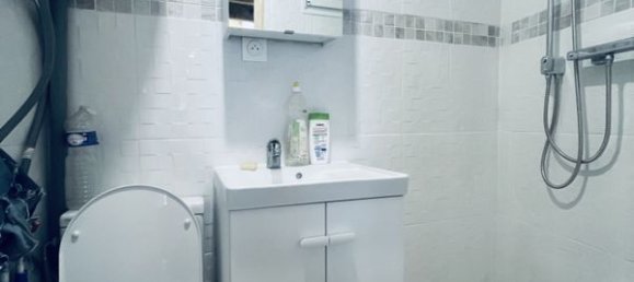 2 rooms Apartment in Seine-Saint-Denis, France No. 141161 3