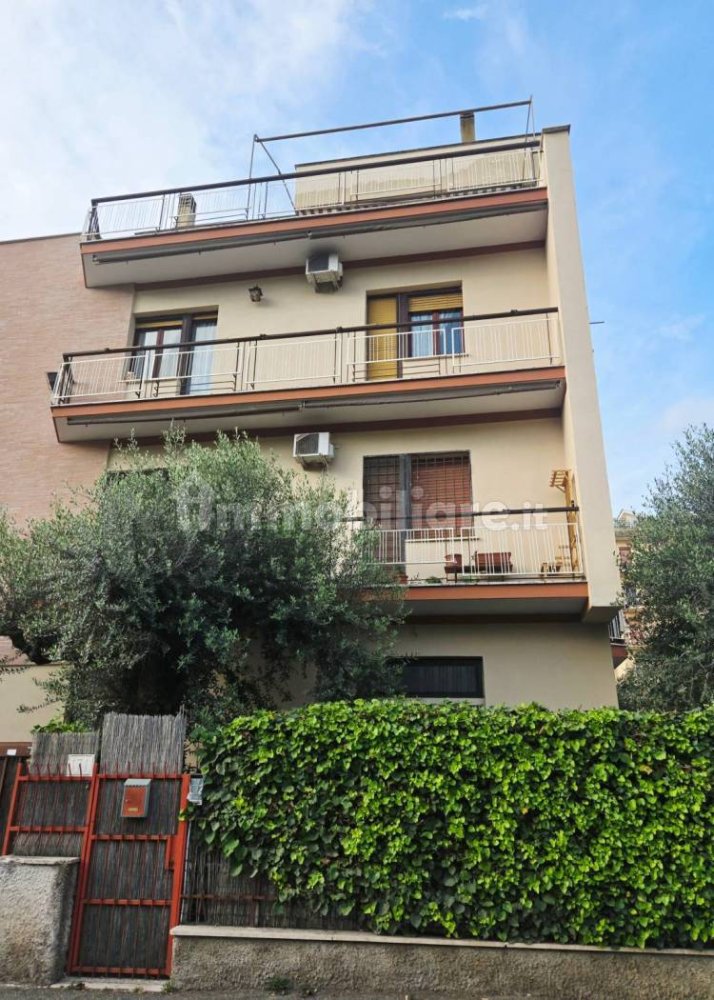 2 Schlafzimmer Wohnung in Rome, Italy, Nr. 375445