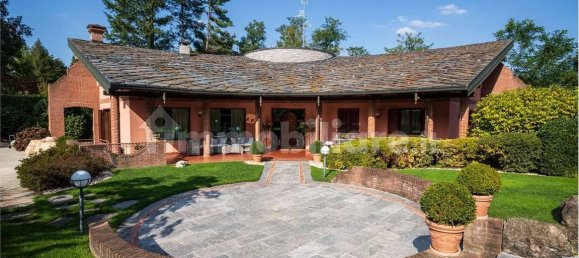 4 chambres Villa à Guanzate, Italy No. 314926 3