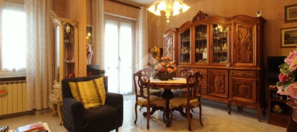 3 bedrooms Apartment in Turin, Italy No. 52474 4