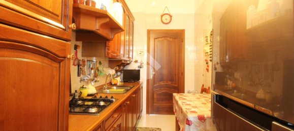 3 bedrooms Apartment in Turin, Italy No. 52474 11