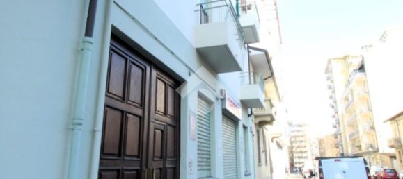 3 bedrooms Apartment in Turin, Italy No. 52474 24