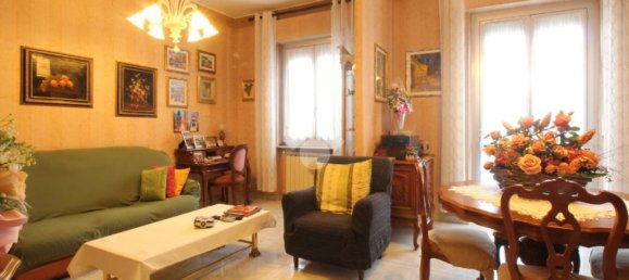 3 bedrooms Apartment in Turin, Italy No. 52474 3