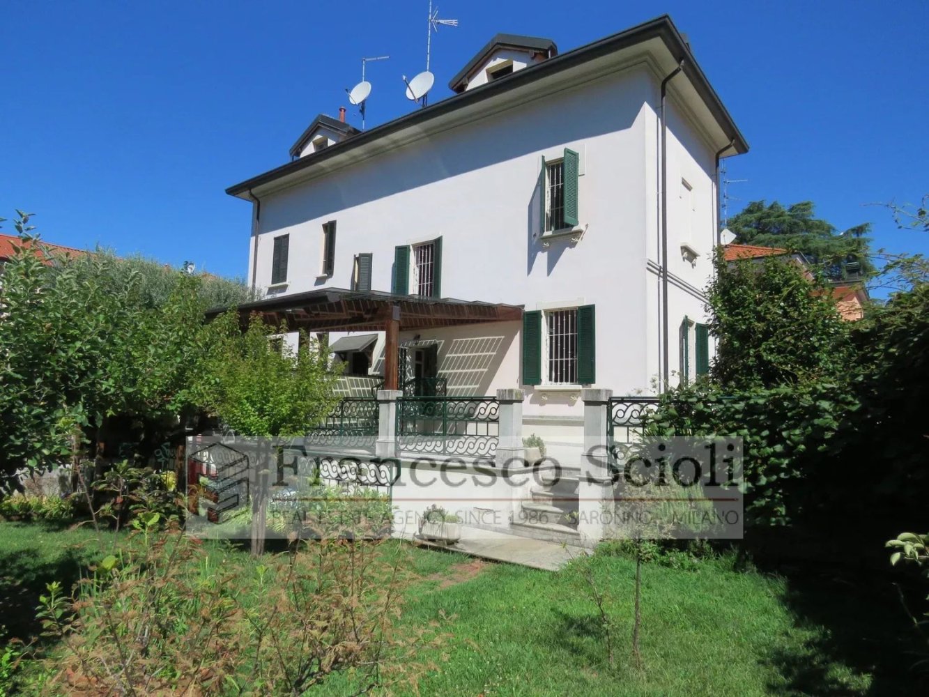 6 rooms Villa in Saronno, Italy No. 334229