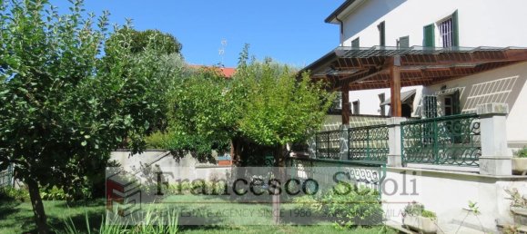 6 rooms Villa in Saronno, Italy No. 334229 2