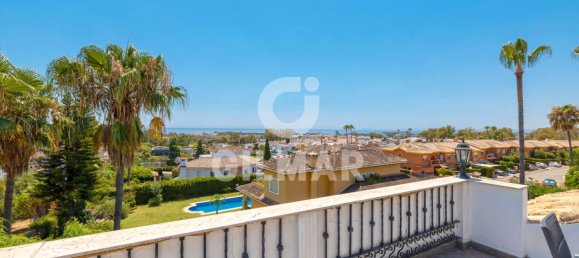 4 bedrooms Apartment in Estepona, Spain No. 135957 2