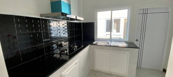 Casa de 3 dormitorios en Bang Lamung, Thailand No. 63150 10