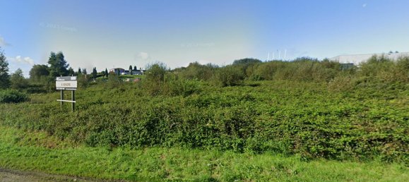 Terreno en Chateaulin, France No. 55268 2