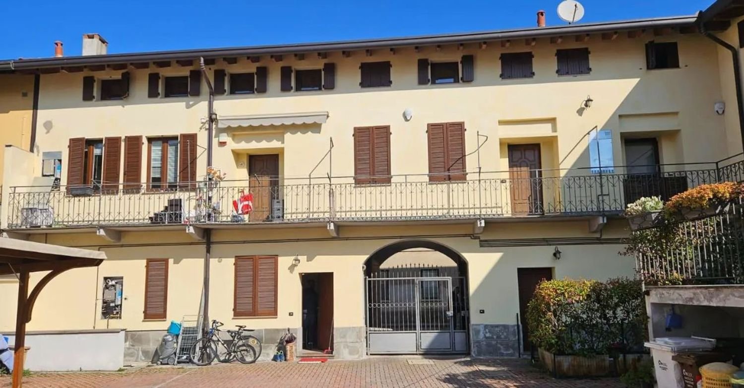2 bedrooms Apartment in Busto Arsizio, Italy No. 363485