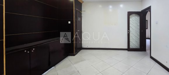 1021.9m² Warehouse in Al Quoz, UAE No. 36248 8